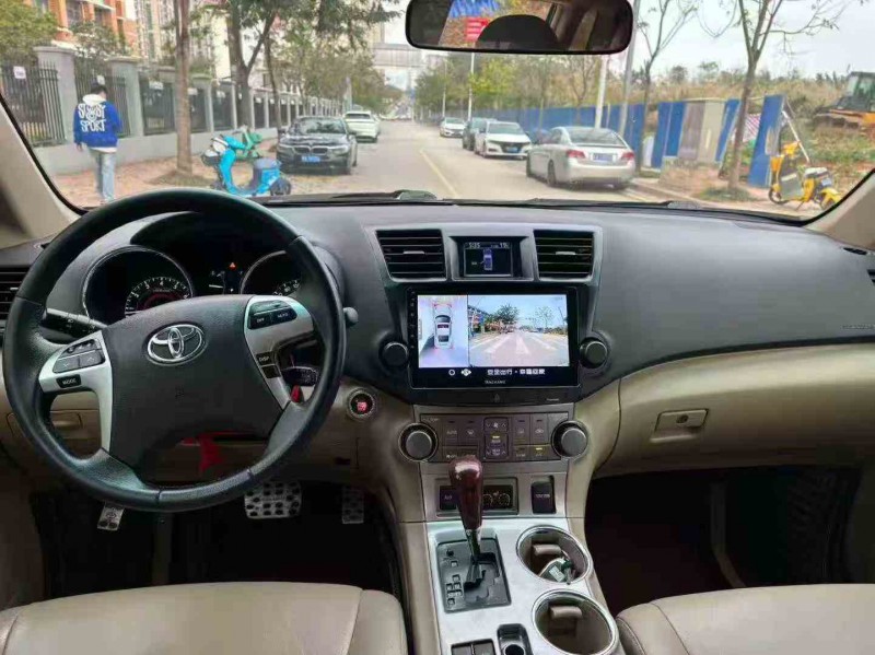 南宁13年丰田汉兰达5