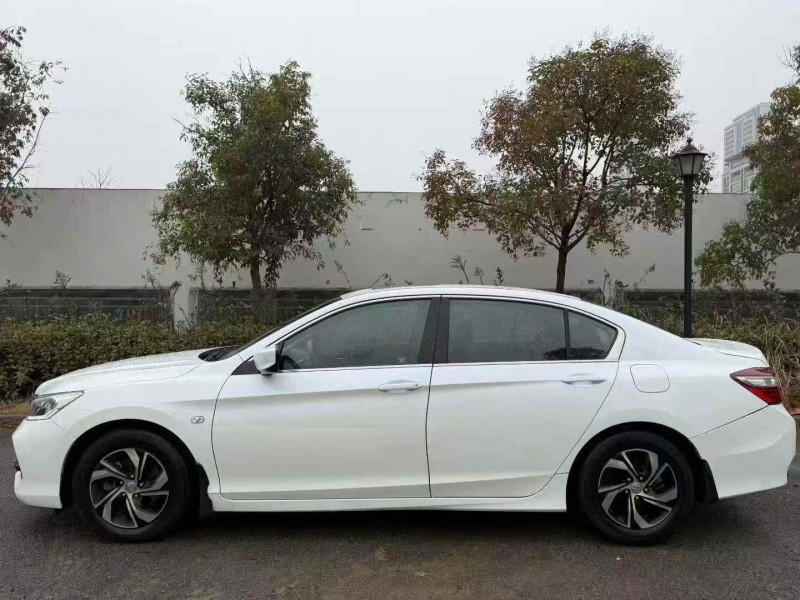 宜昌16年本田雅阁8