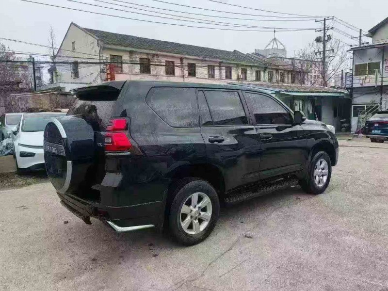 邵阳17年丰田普拉多8