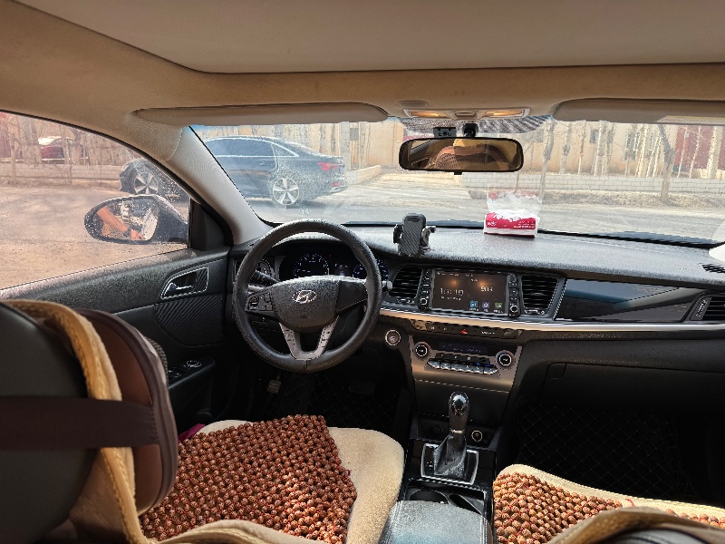 阿克苏19年现代名图7