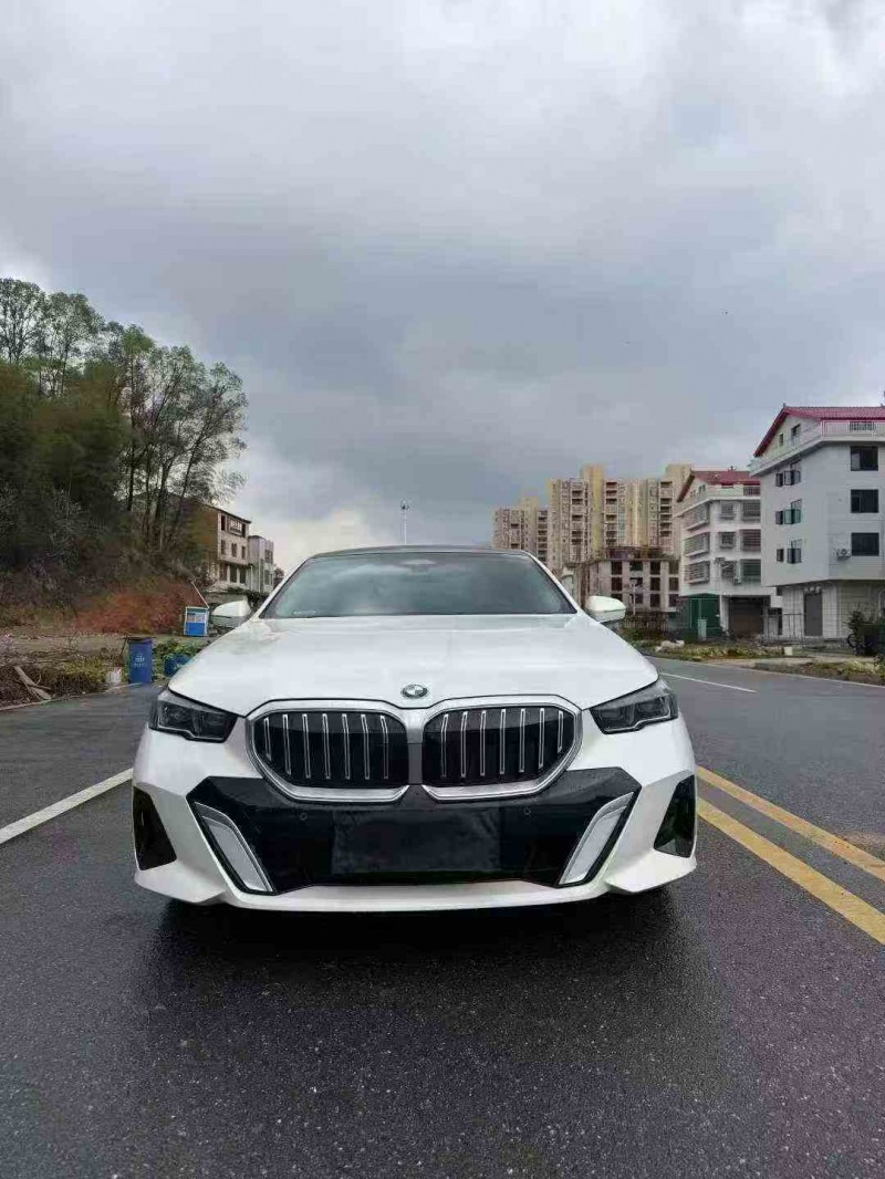 张家界24年宝马5系1