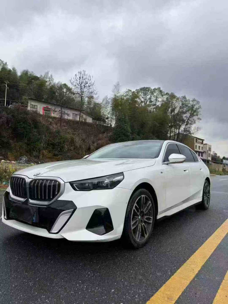 张家界24年宝马5系2