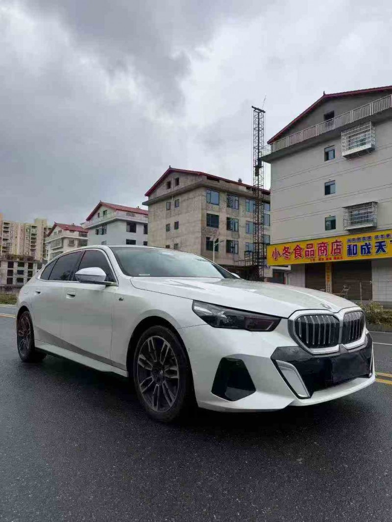 张家界24年宝马5系3