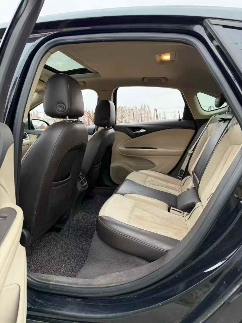 湖州15年别克威朗5