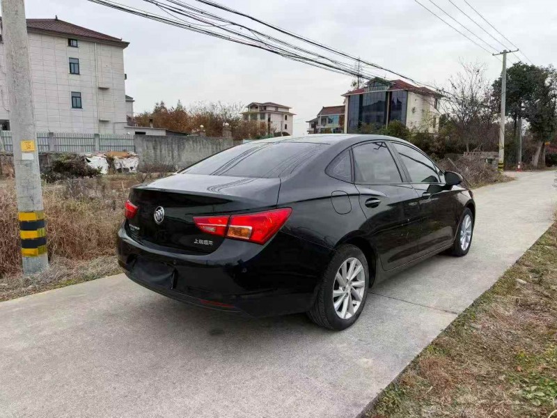 湖州15年别克威朗8