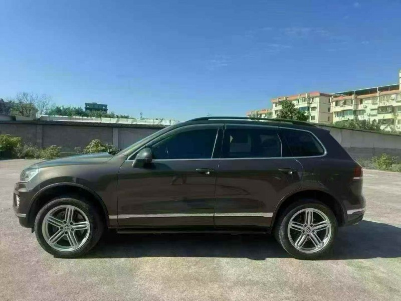 遵义17年大众途锐2