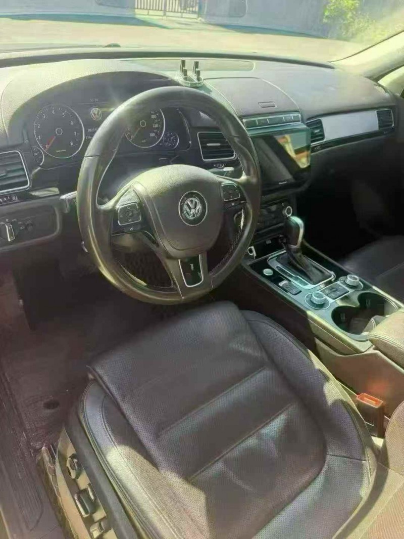 遵义17年大众途锐6