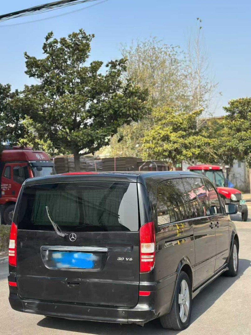 枣庄17年奔驰唯雅诺9