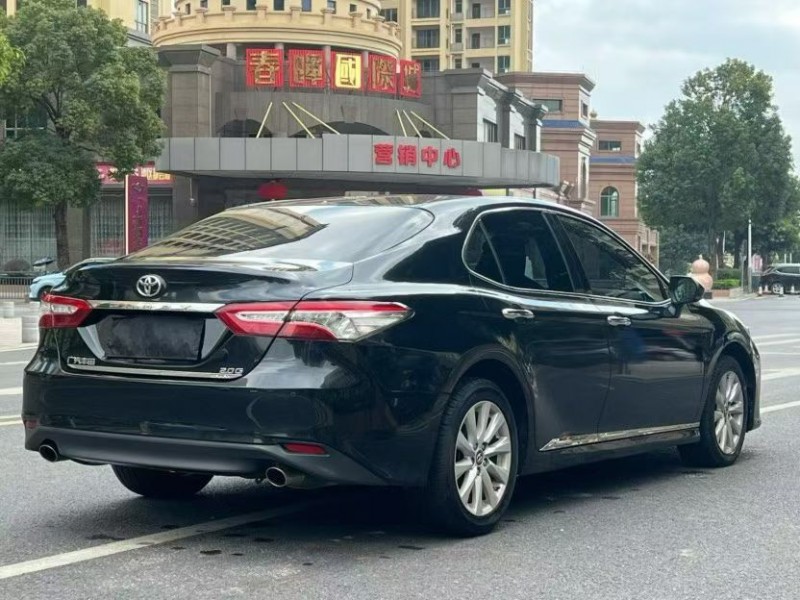 汕头19年丰田凯美瑞8