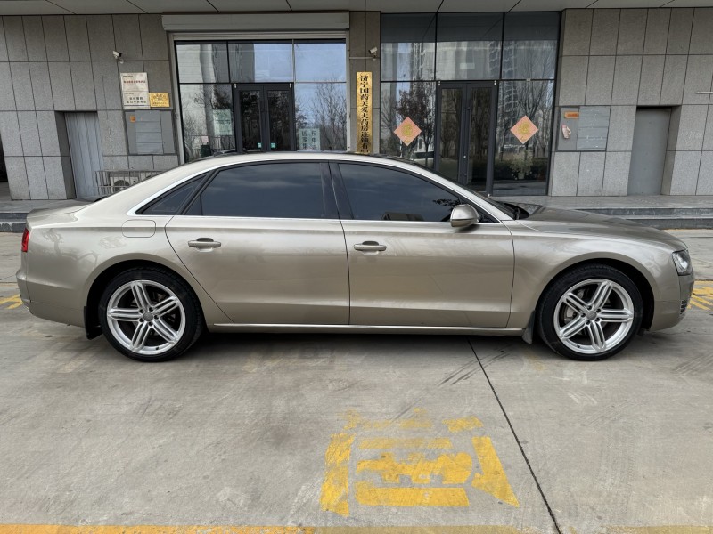 濟寧12年奧迪A8L8