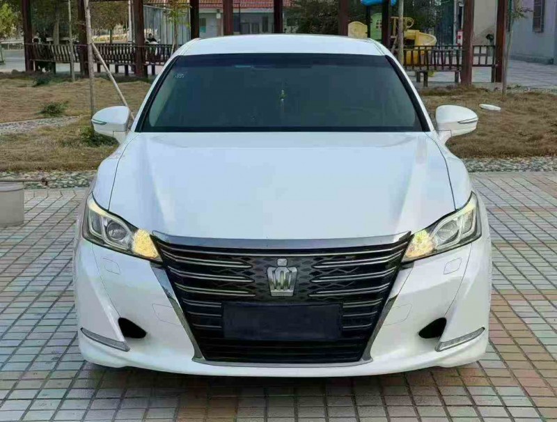 佛山19年丰田皇冠1