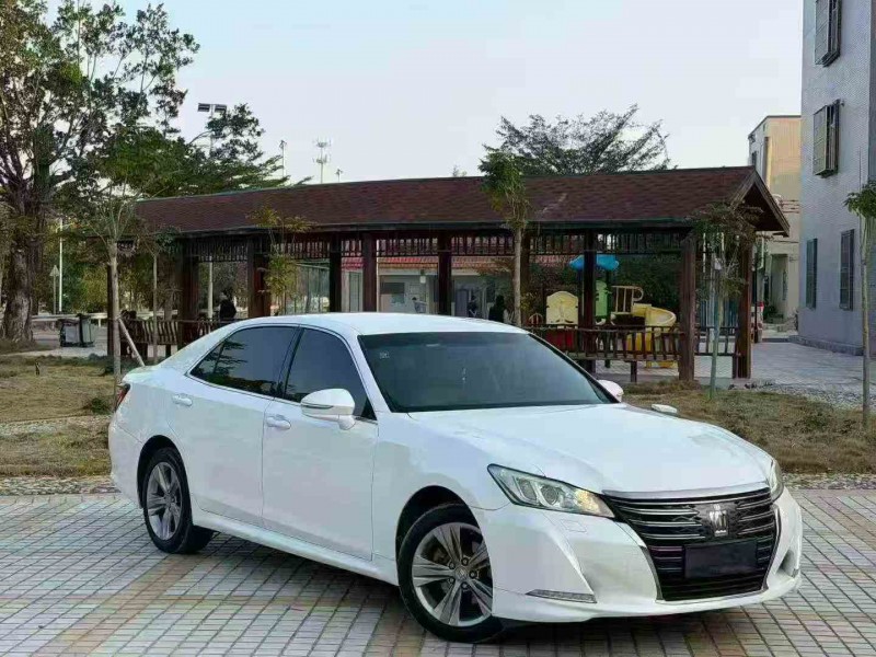 佛山19年丰田皇冠2