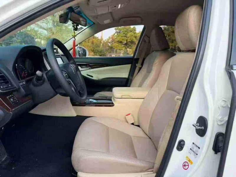 佛山19年丰田皇冠5