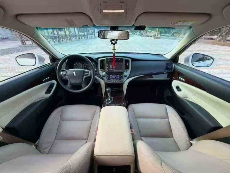 佛山19年丰田皇冠6