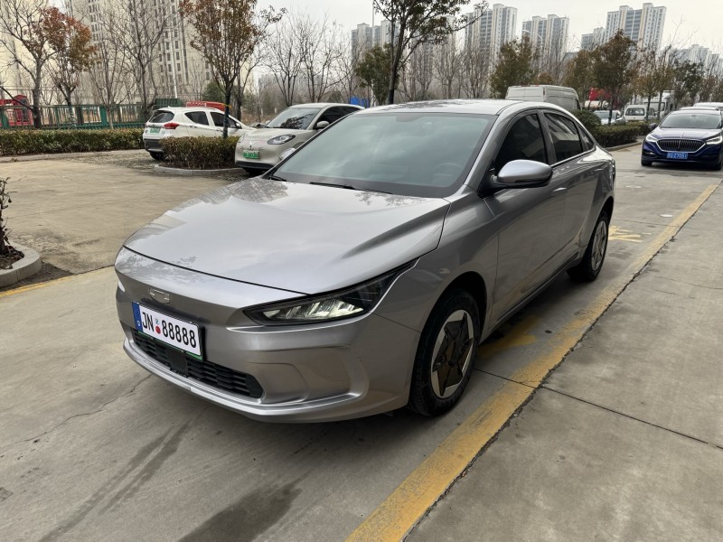 济宁24年吉利几何3