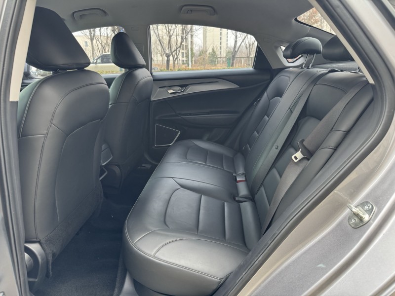 济宁24年吉利几何6