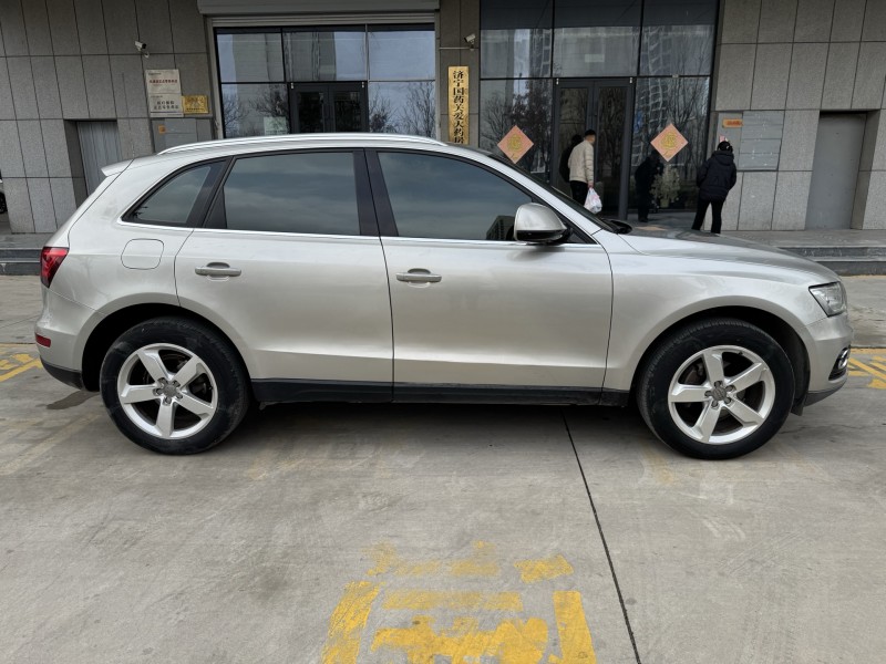 济宁17年奥迪Q58