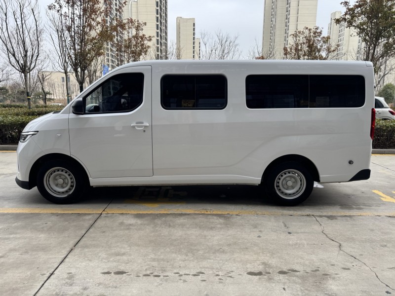 济宁25年五菱汽车扬光7