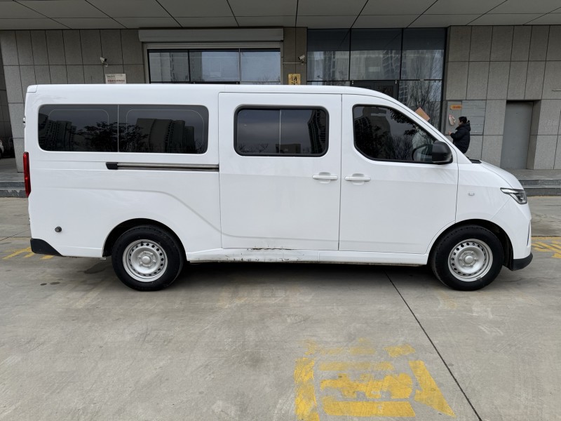 济宁25年五菱汽车扬光8