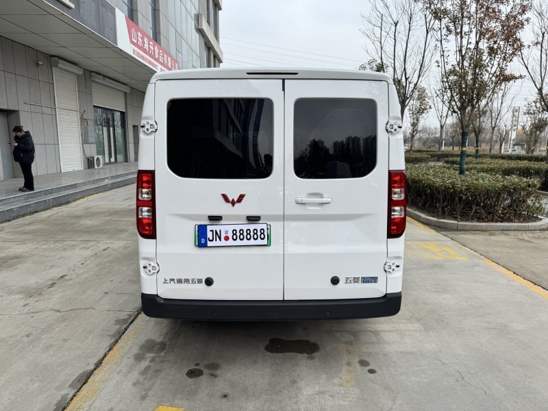 济宁25年五菱汽车扬光9