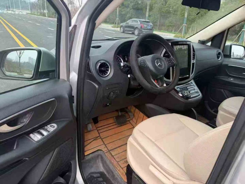 衡阳22年奔驰威霆7