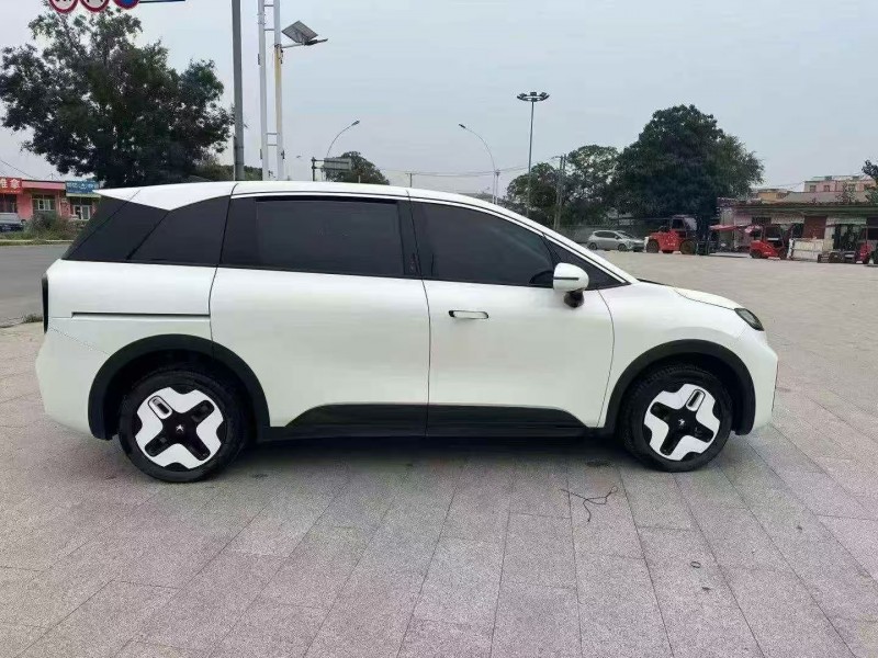 保定25年极狐汽车考拉7