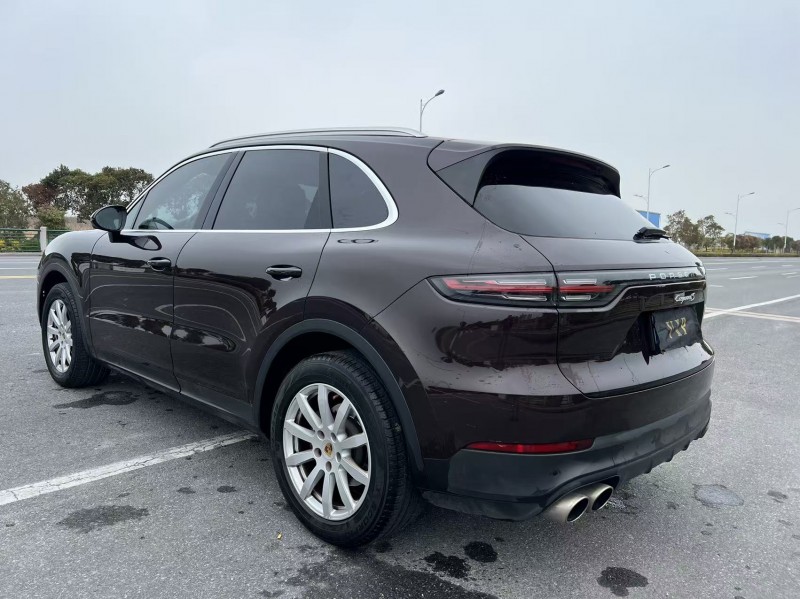 盐城18年保时捷卡宴8