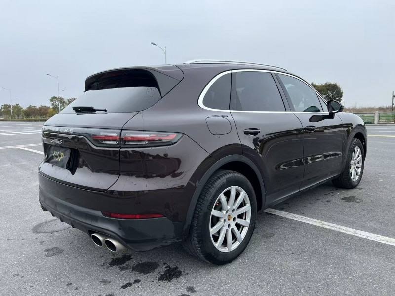 盐城18年保时捷卡宴9