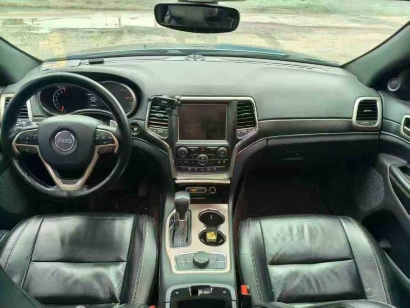 岳阳18年Jeep大切诺基4