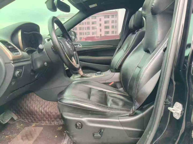 岳阳18年Jeep大切诺基5