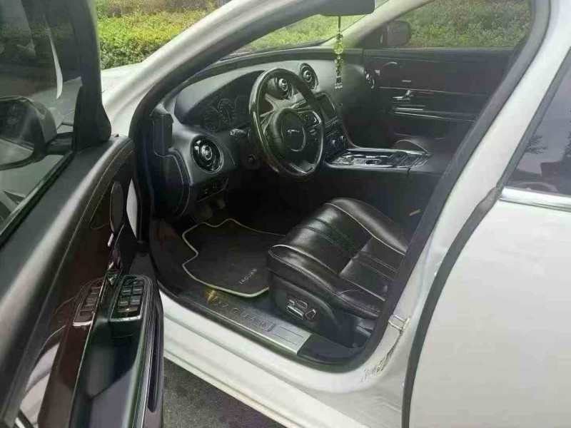 张家界12年捷豹XJL5