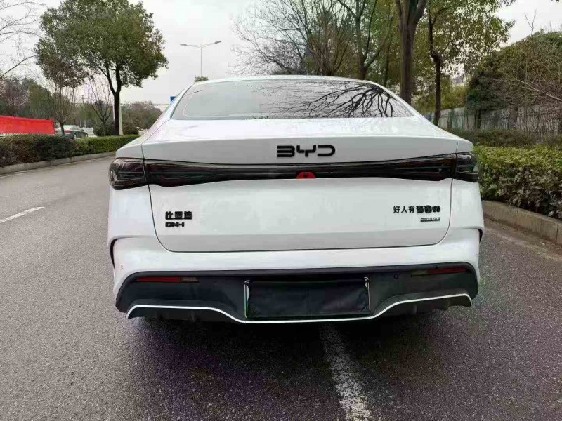 岳阳25年比亚迪海豹8