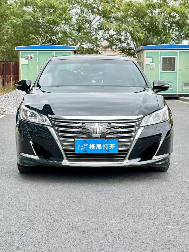 东莞18年丰田皇冠1