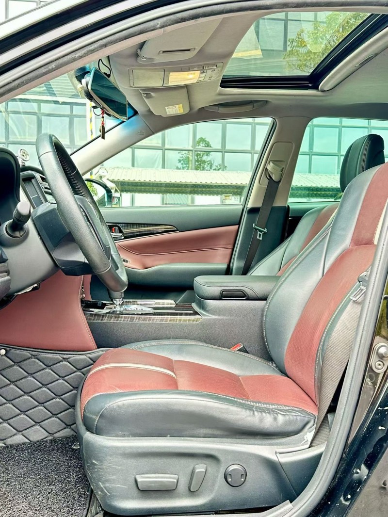 东莞18年丰田皇冠4