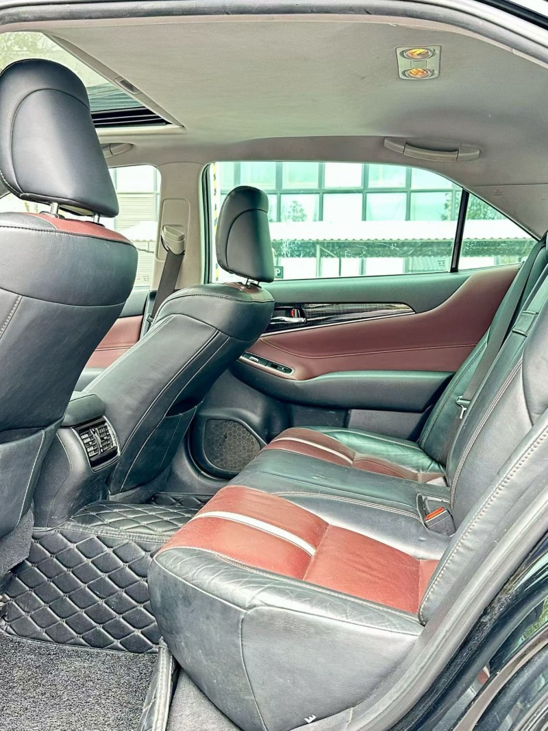 东莞18年丰田皇冠5