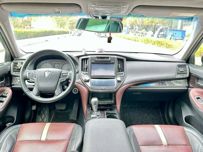 东莞18年丰田皇冠6