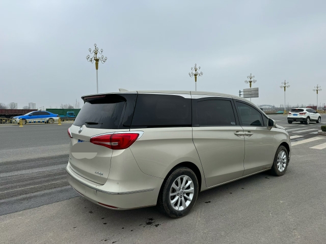 聊城17年別克GL84