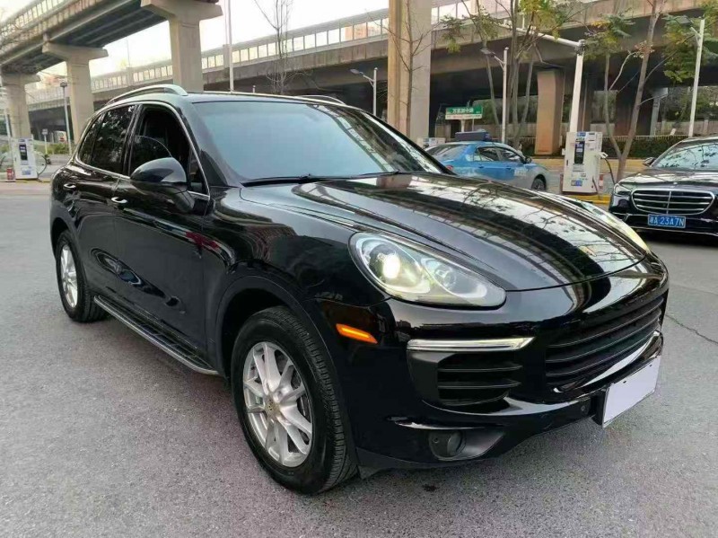 长沙17年保时捷卡宴3