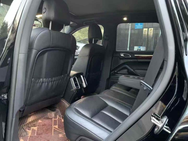 长沙17年保时捷卡宴8