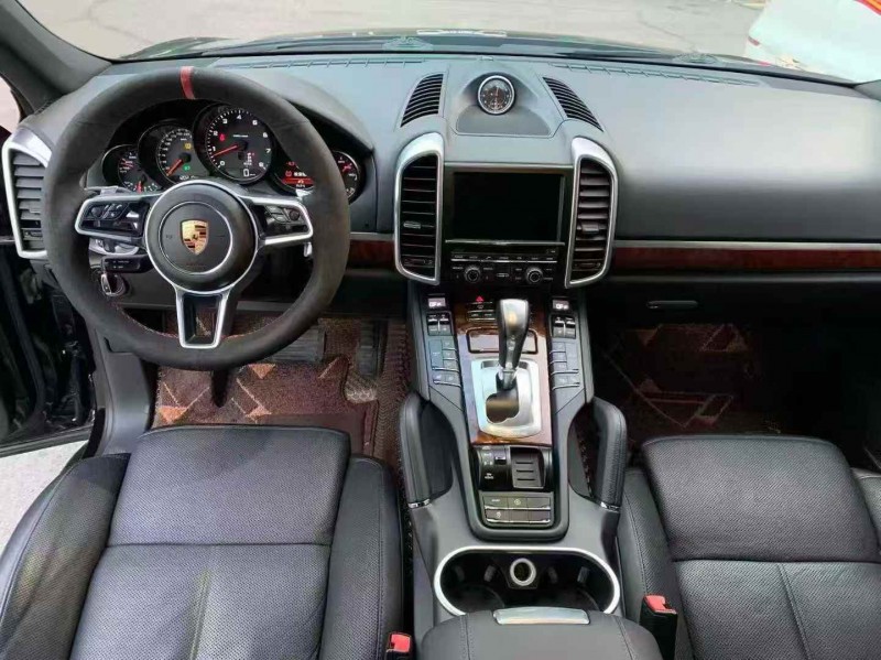 长沙17年保时捷卡宴9