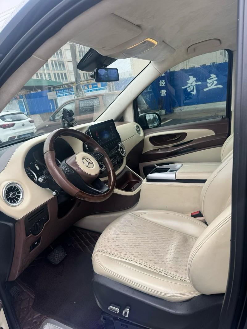 娄底21年奔驰威霆4