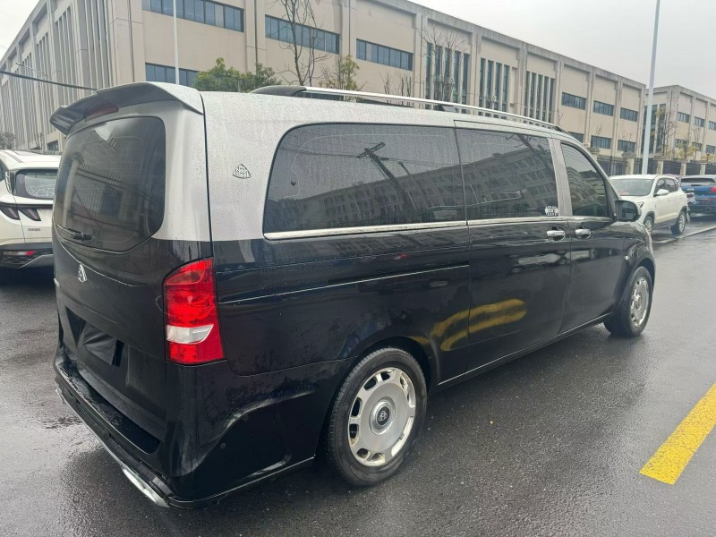 娄底21年奔驰威霆7