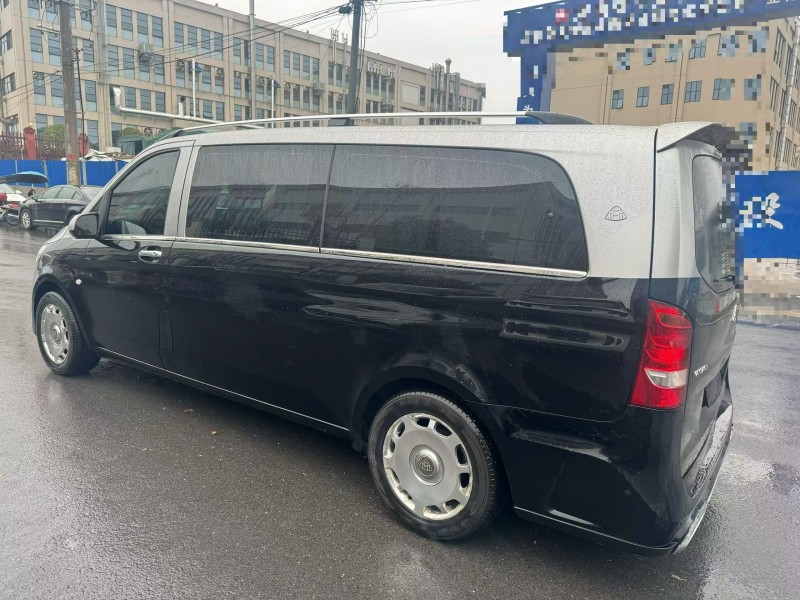 娄底21年奔驰威霆8