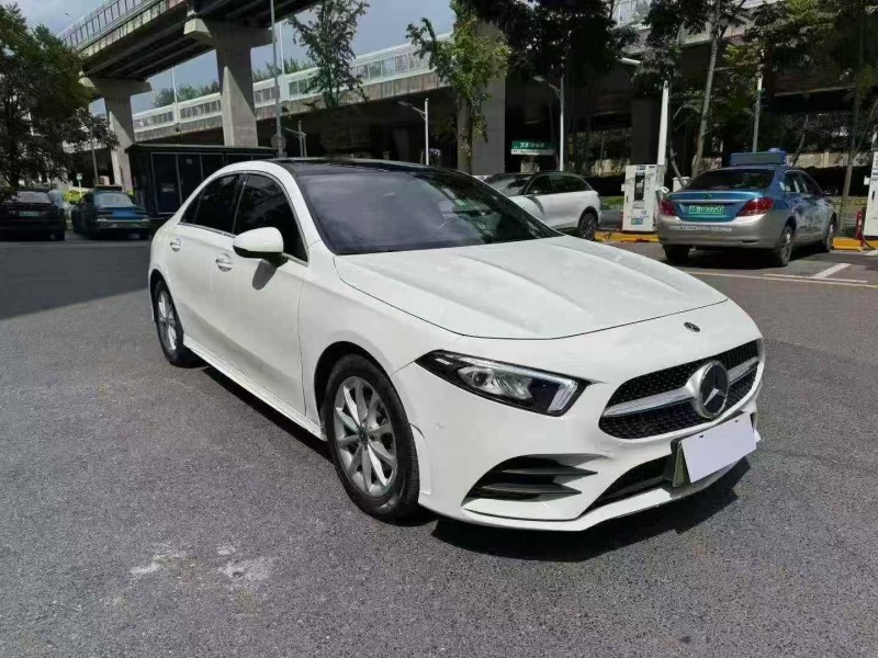 长沙19年奔驰A3
