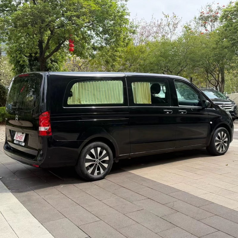 佛山23年奔驰威霆8