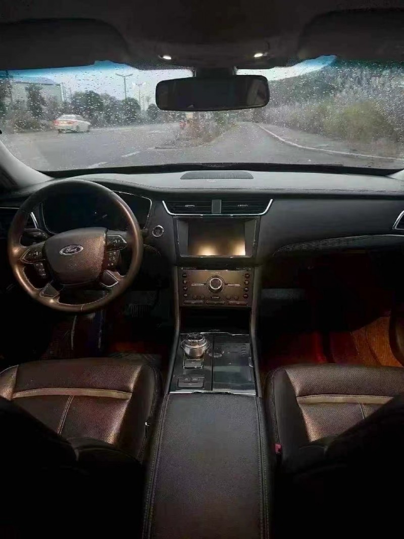 黔西南18年福特金牛座5