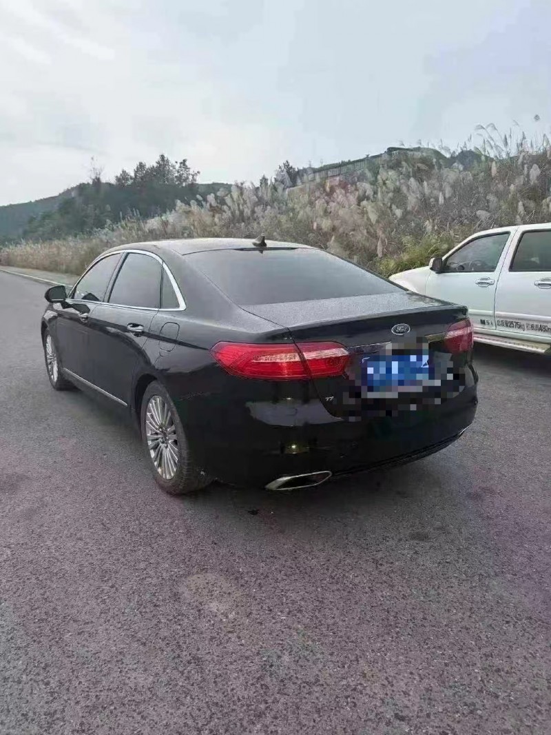 黔西南18年福特金牛座7