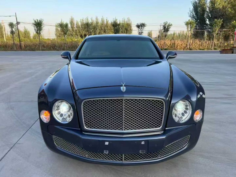 唐山15年宾利慕尚1