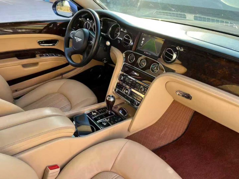 唐山15年宾利慕尚5