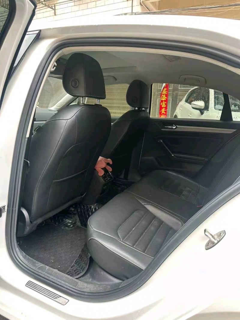 张家界20年大众凌渡5